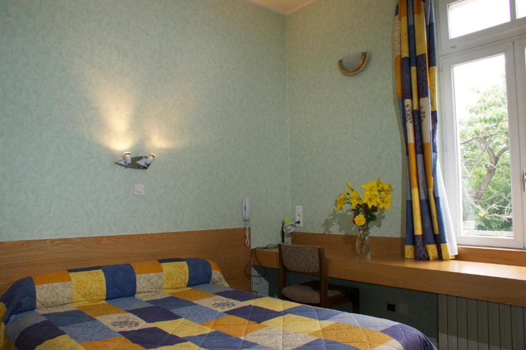 Hôtel Le Lyon Bron Quarto foto